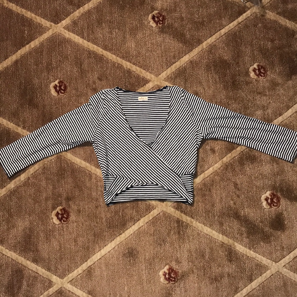Striped Crop Top w/ Cut Outs on the Side•Size M